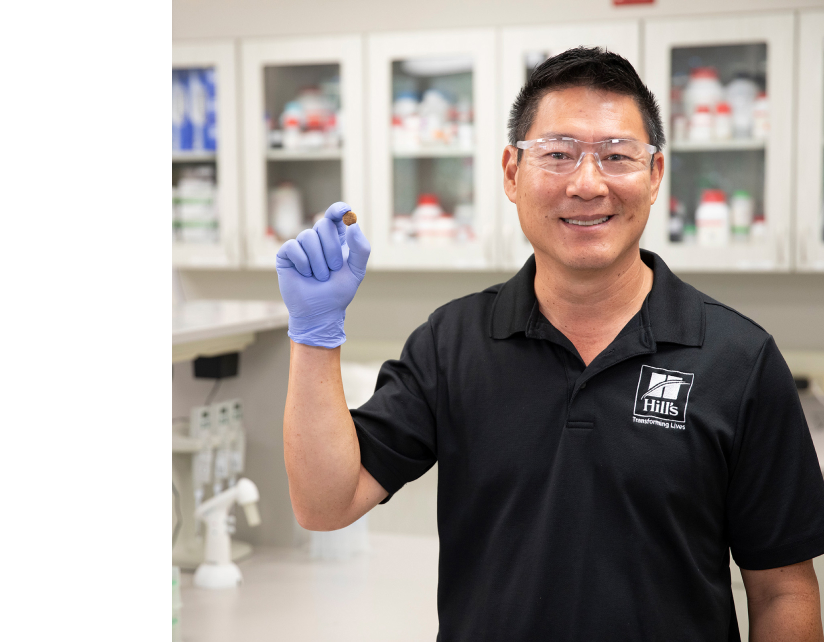 Medarbejder hos Hill's Pet Nutrition Center